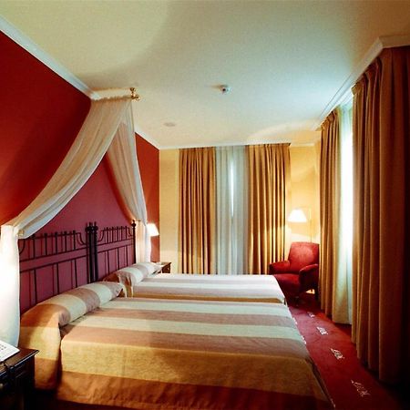 Hotel Fraga Do Eume A Capela Phòng bức ảnh