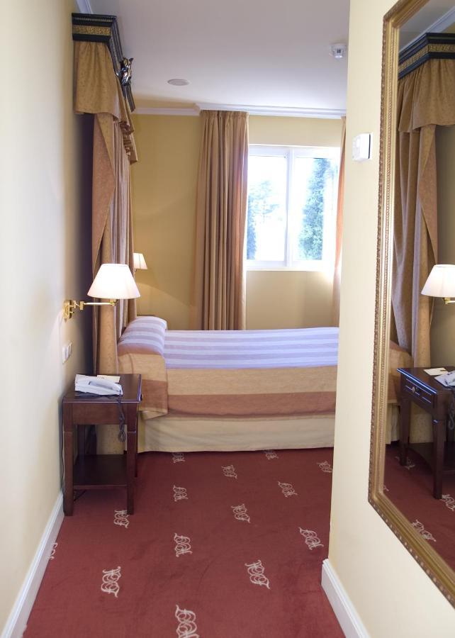 Hotel Fraga Do Eume A Capela Phòng bức ảnh